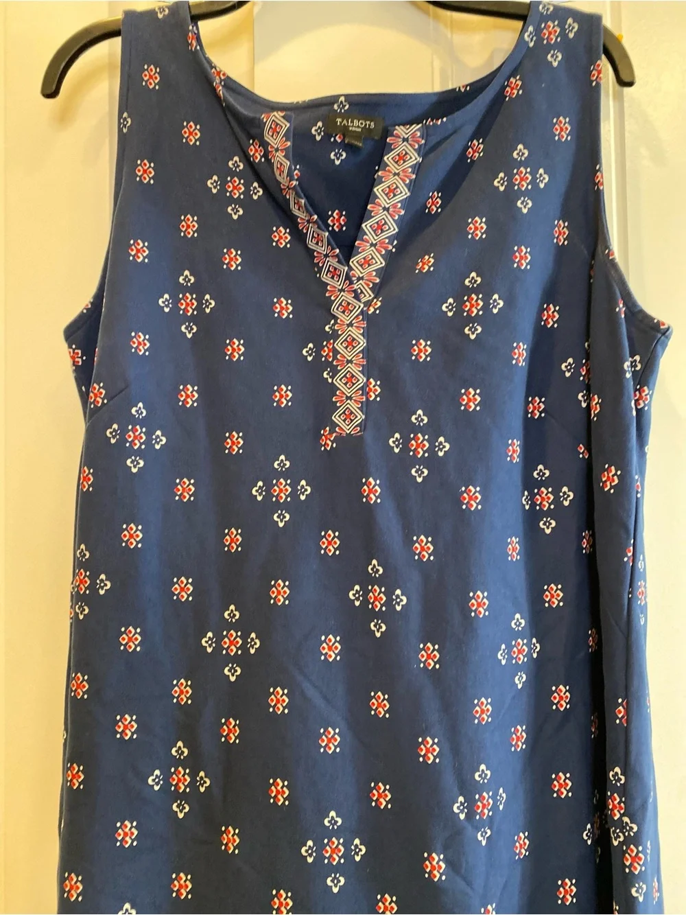 Sleeveless Navy Printed Shift Dress with Red Accents - Picture 2 of 11